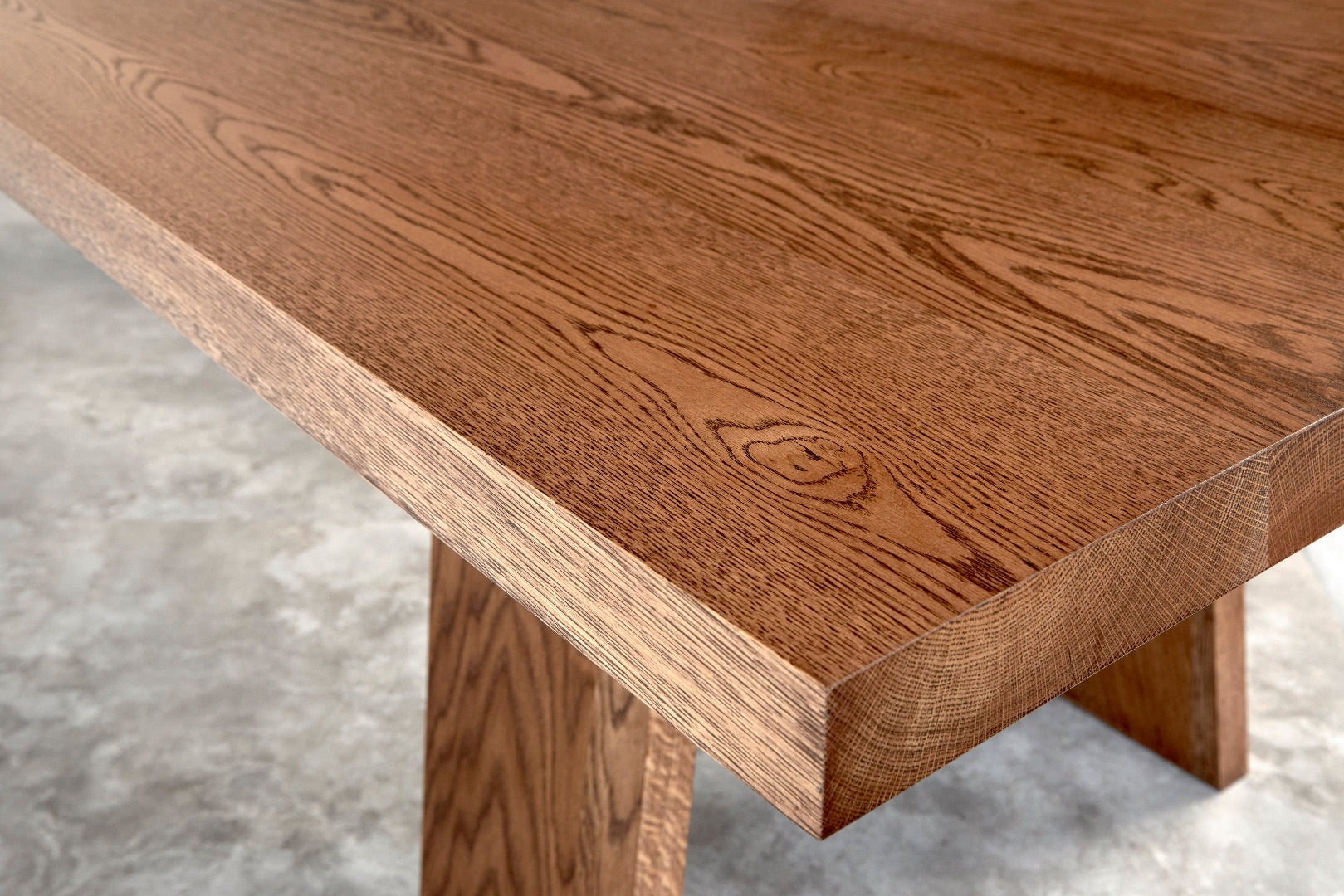 Nieves Tobacco Table