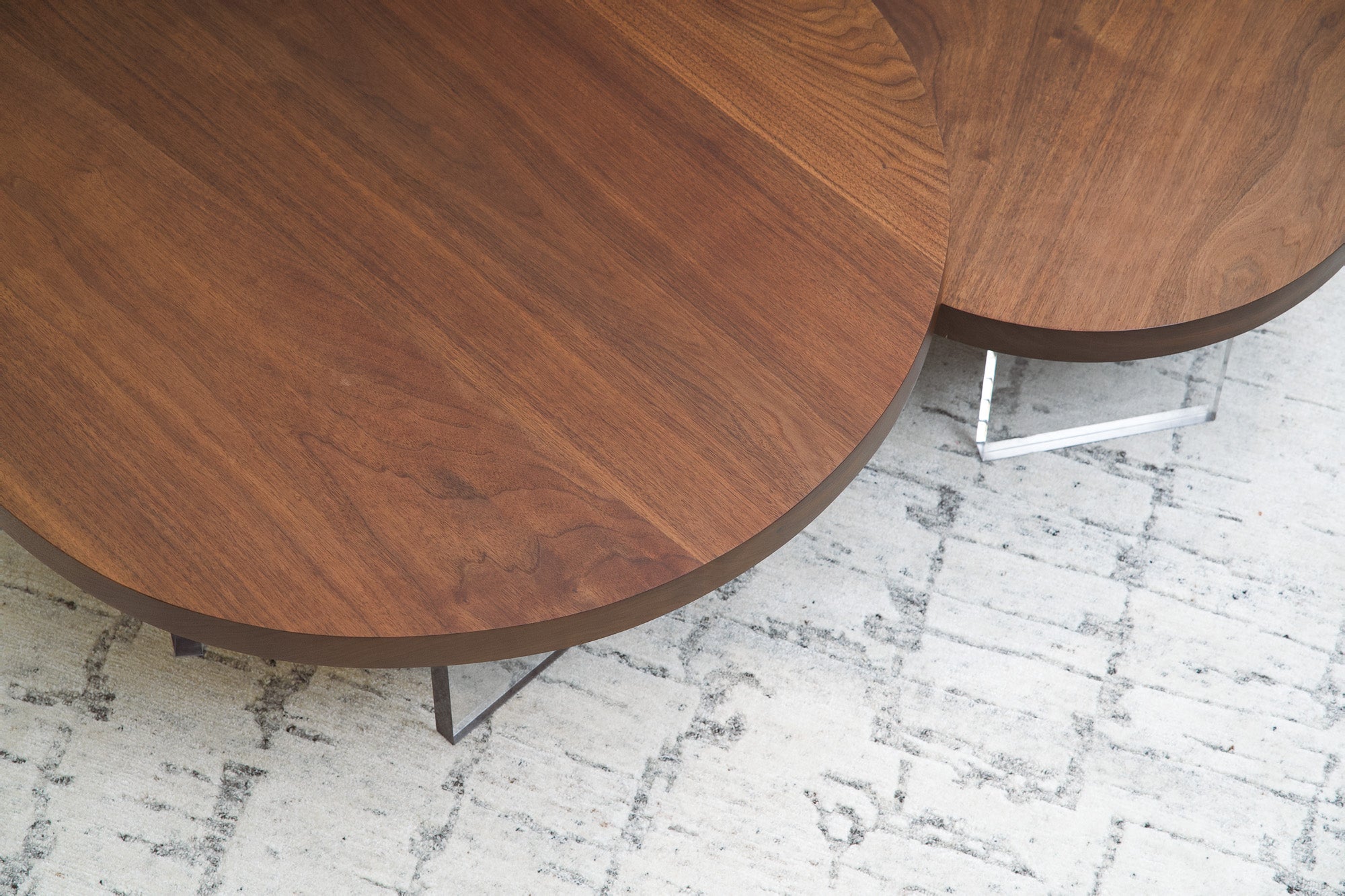 Constantinople Round Walnut table set