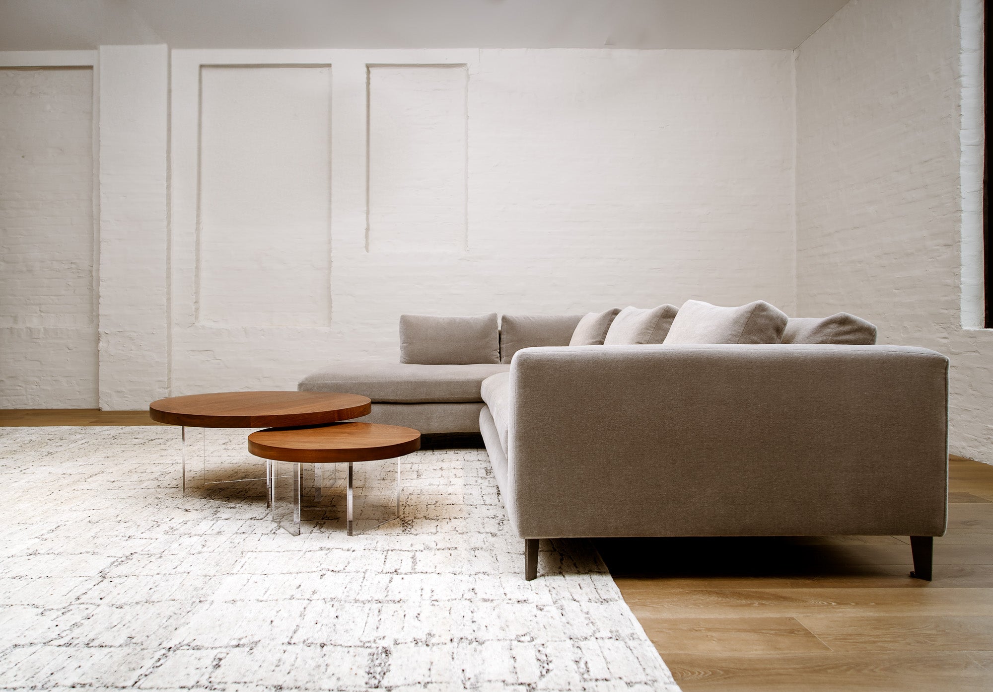 Constantinople Round Walnut table set