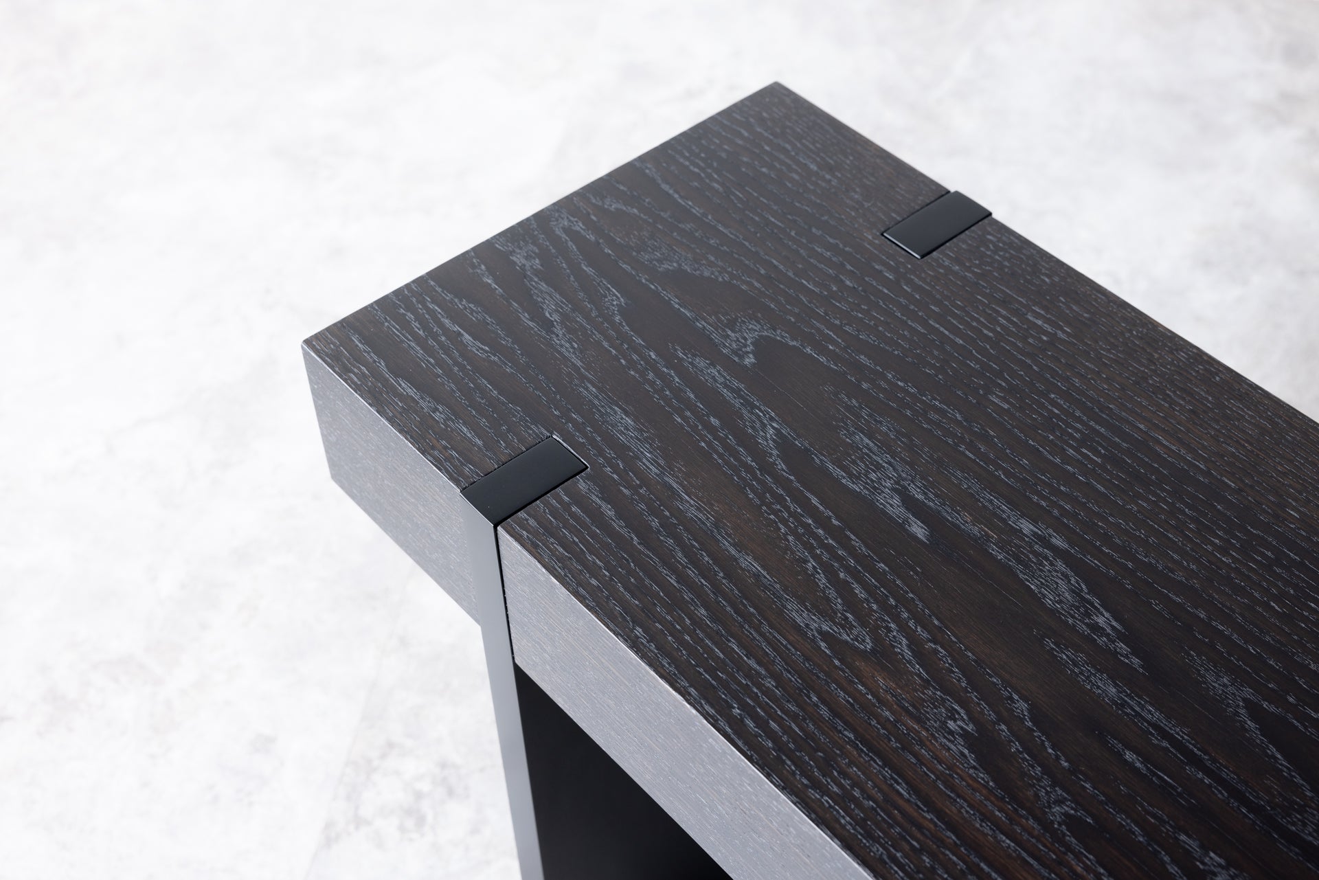 Tillikum Black Oak bench