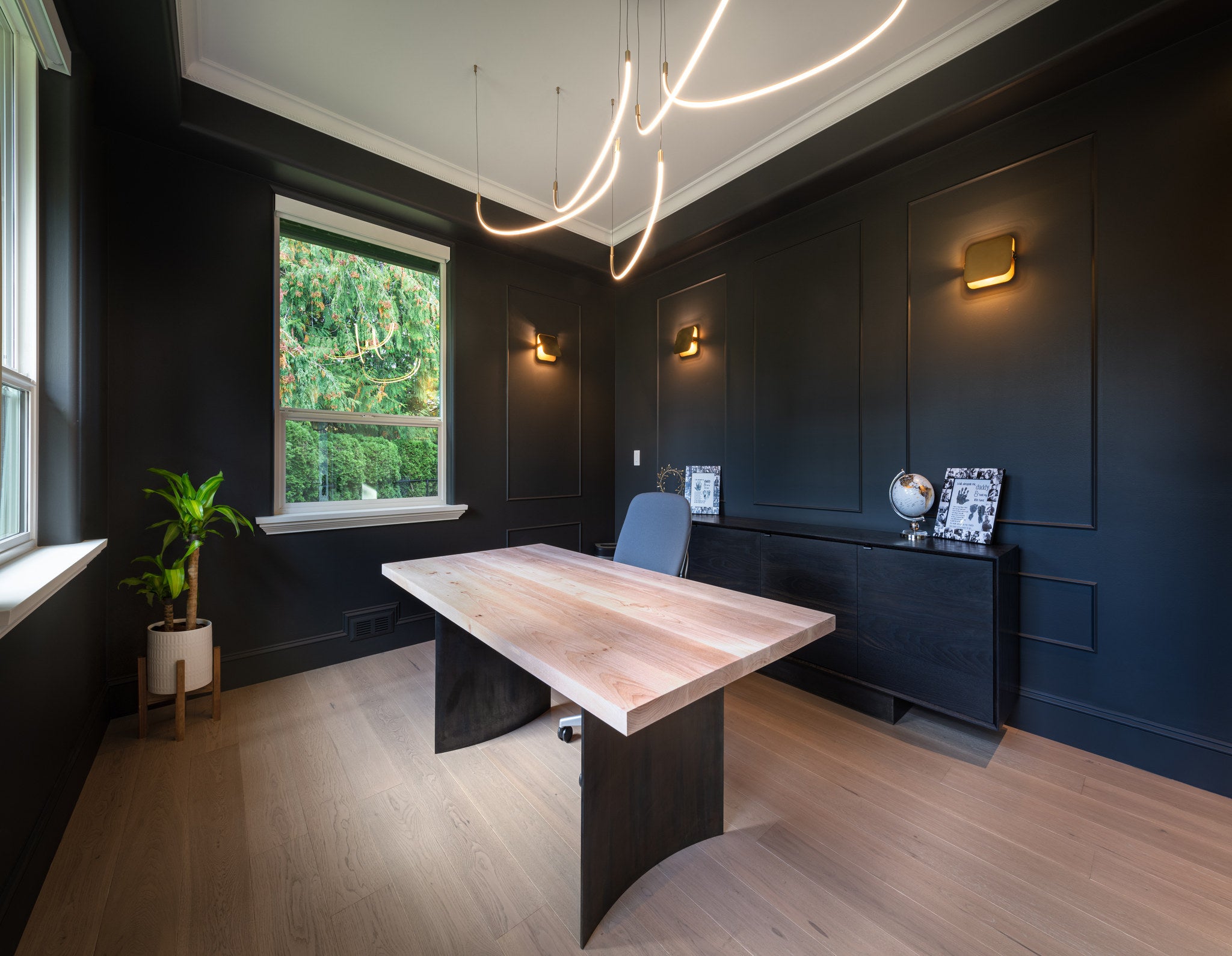 Ban Walnut table